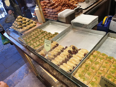 Eminönü’nde Tatlı Yenecek En İyi 5 Mekân (2025): Baklava, Künefe ve El Yapımı Lezzetlerle Güncel Menü & Fiyat Rehberi 1 resim 2025 09 05 155907479