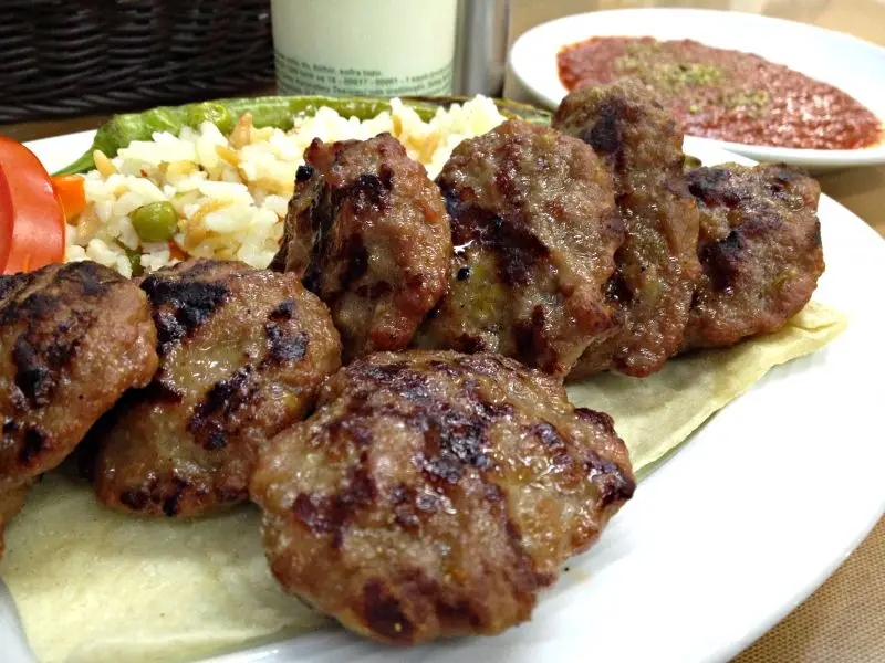 meshur inegol koftecisi sami usta karakoy 02398370441934514176