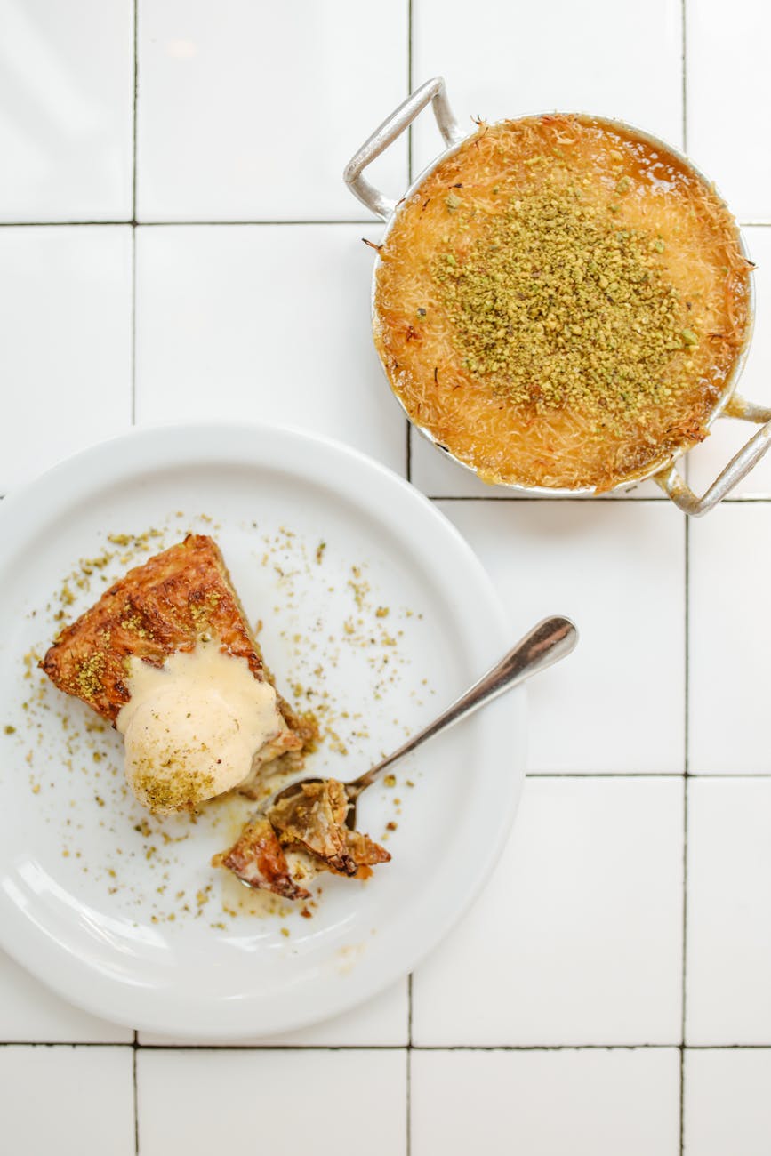 Bahçelievler'de Künefe Nerede Yenir? Bu 5 Mekanı Mutlaka Keşfet! 1 photo of a plate with baklava