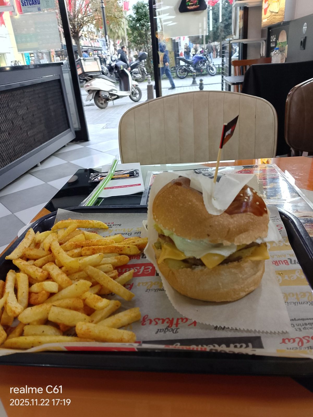 img 20251122 1719078107608994200331124